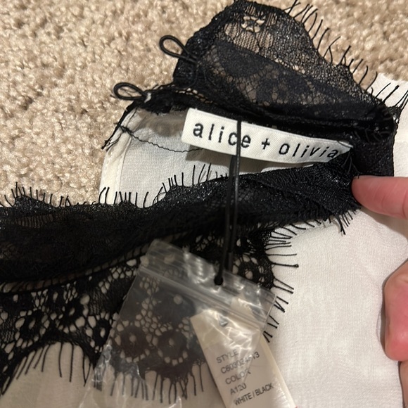 alice Olivia top - Picture 2 of 3